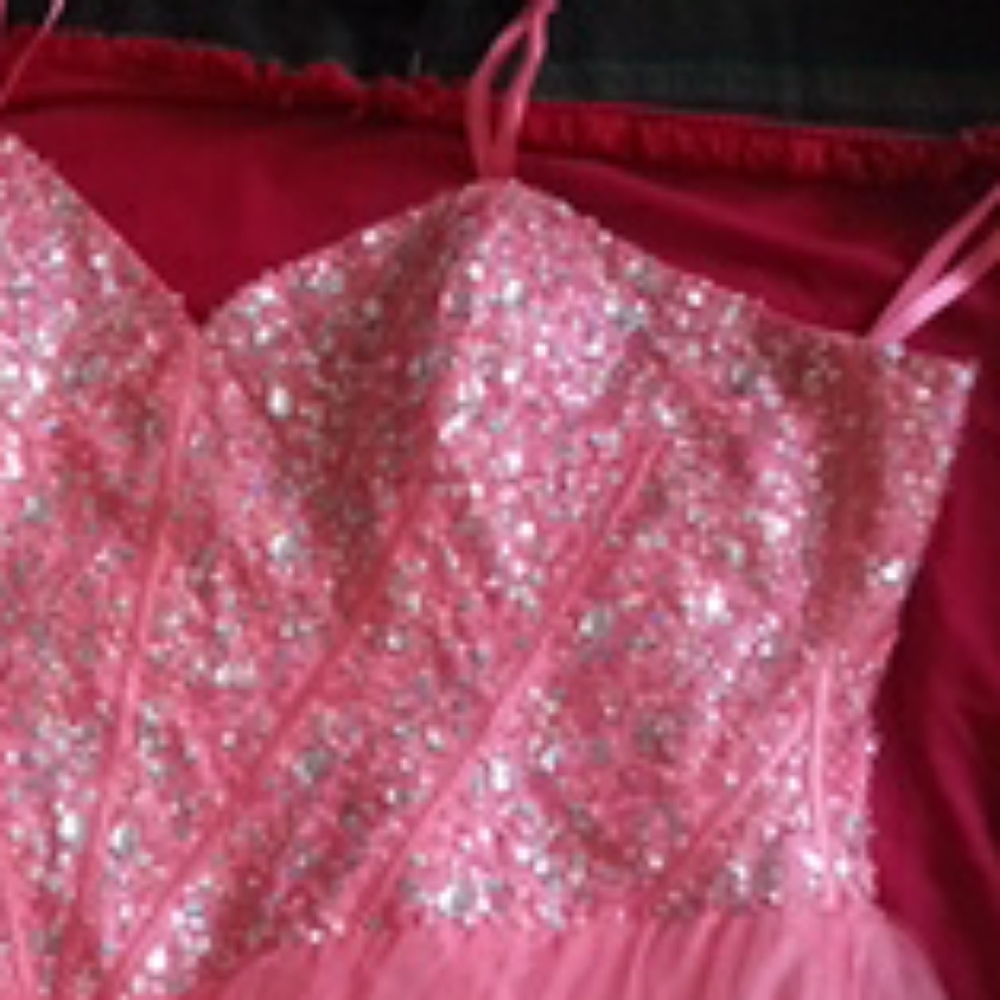 Dress - Picture 4 of 4